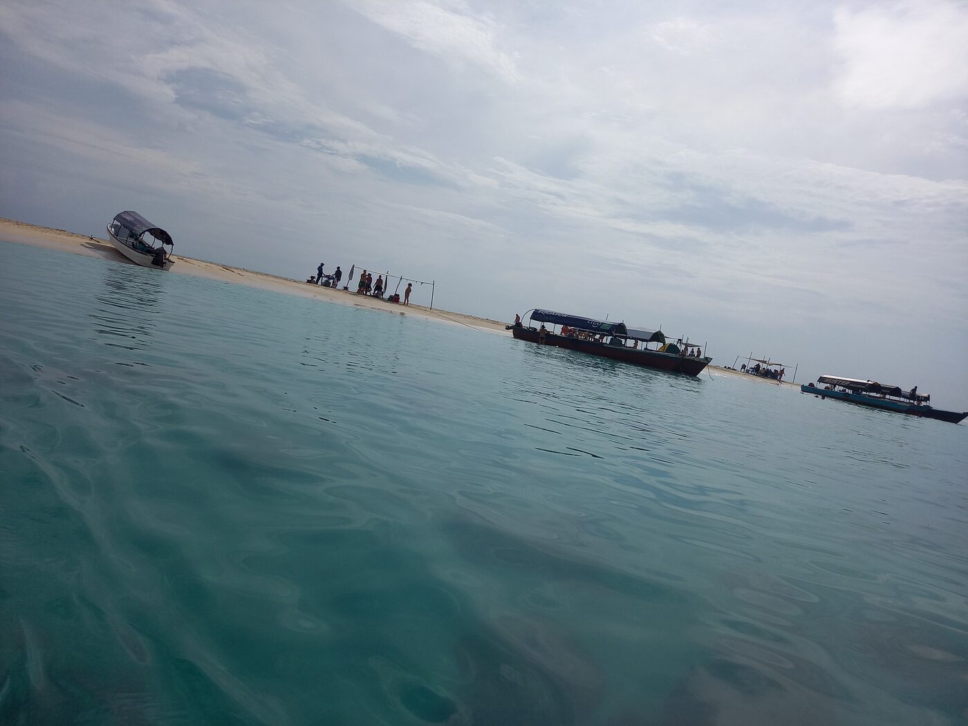 Tour boats anchored at a snorkelling sandbank